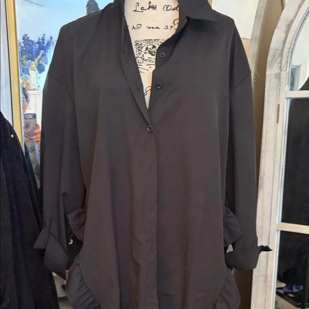 Black Ruffle-Hem Button Front Shirt - Picture 3 of 8
